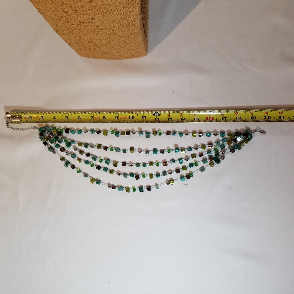 Layered Shell Necklace - Picture 5 of 7